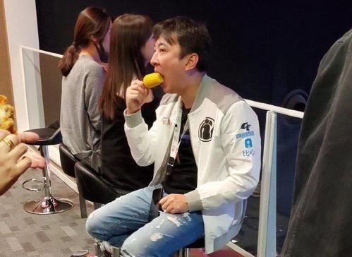 跟明星拍照的网红男,揭秘他的走红之路